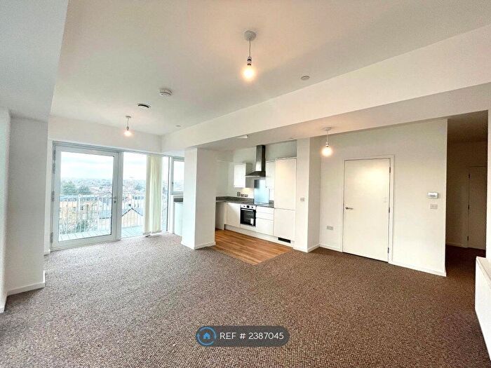 2 Bedroom Flat To Rent In Valentines House, Ilford, IG1