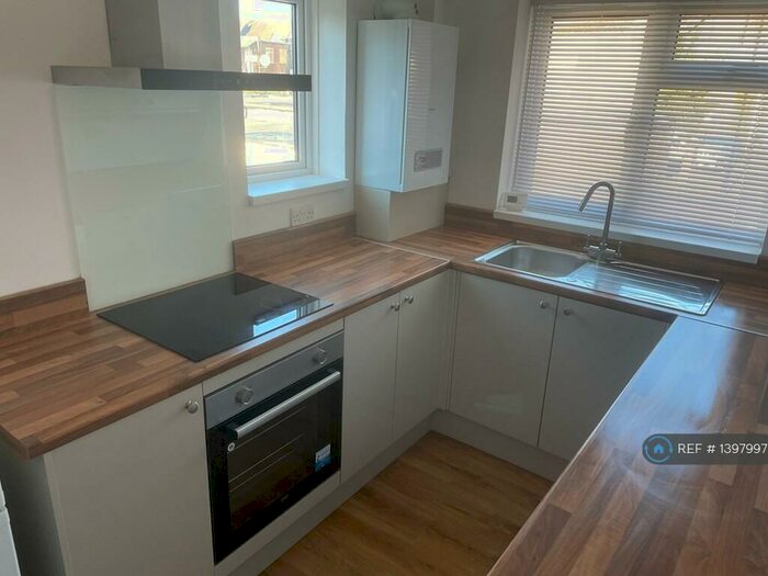2 Bedroom Flat To Rent In Wolstonbury Court, Burgess Hill, RH15