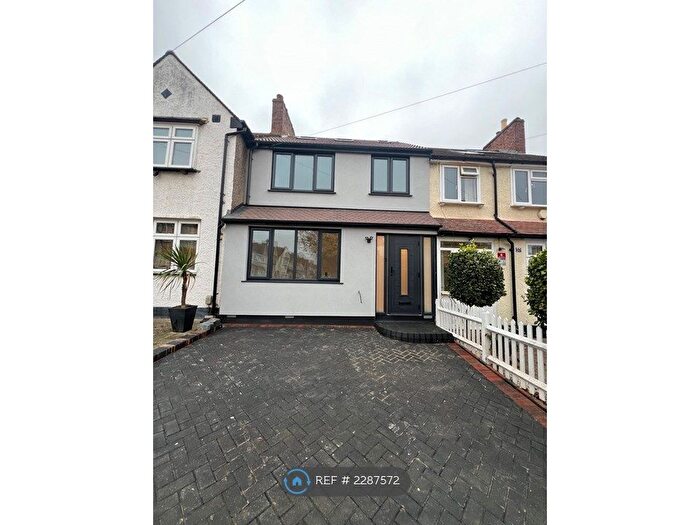 4 Bedroom Terraced House To Rent In Stanley Square, Carshalton, SM5