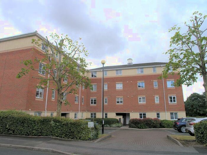 2 Bedroom Flat To Rent In Cavalier Drive, Halesowen, B63