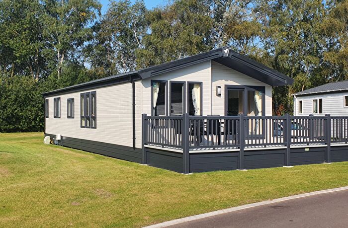 3 Bedroom Park Home For Sale In Sleaford Road, Tattershall, Lincoln, LN4