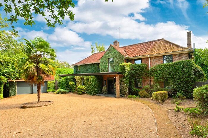 5 Bedroom Detached House To Rent In Chargate Close, Hersham, Walton-On-Thames, Surrey, KT12