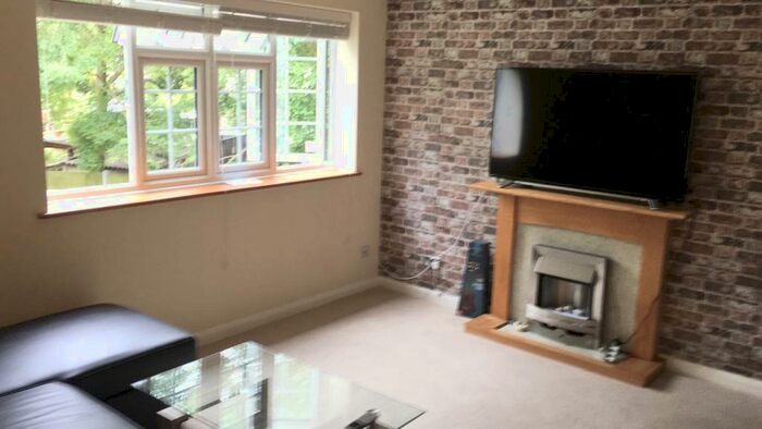 1 Bedroom Flat To Rent In Barkwood Close, RM7