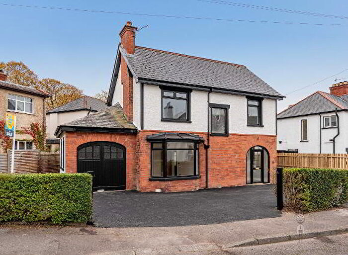 3 Bedroom Detached House With Garages For Sale In Holland Park, Belfast, BT5