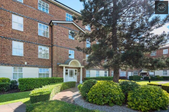 2 Bedroom Flat To Rent In High Road, London, E18