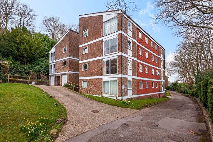 2 Bedroom Apartment To Rent In Cedar Court, Haslemere, GU27