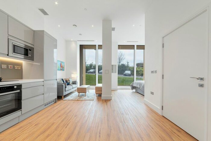 Studio To Rent In Westgate House, West Gate, London, W5