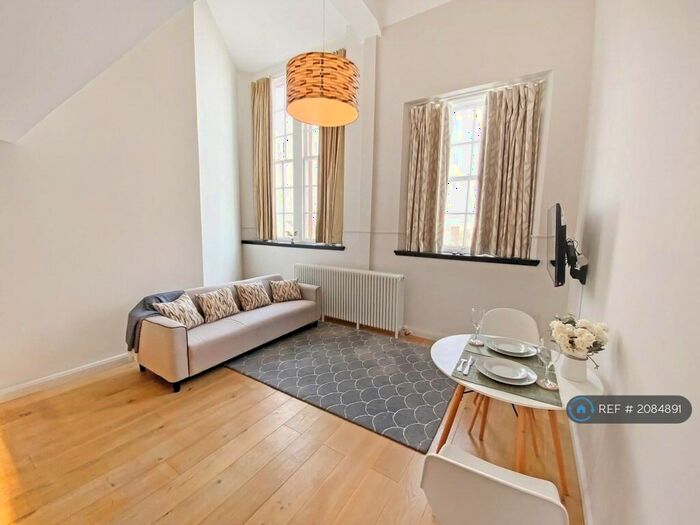 Studio To Rent In Mcdonald Road, Edinburgh, EH7