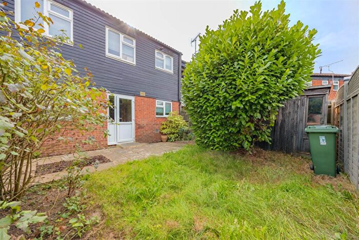 2 Bedroom Flat For Sale In Lundy Close, Southend-On-Sea, SS2