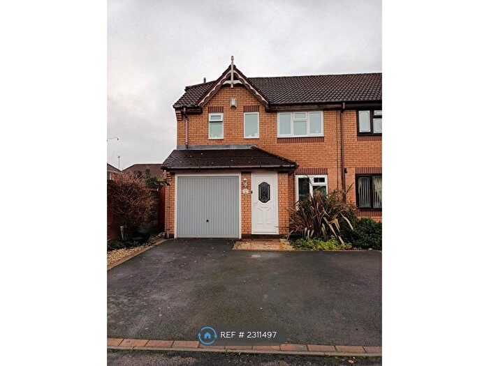 3 Bedroom Semi-Detached House To Rent In Lambourn Road, Willenhall, WV13