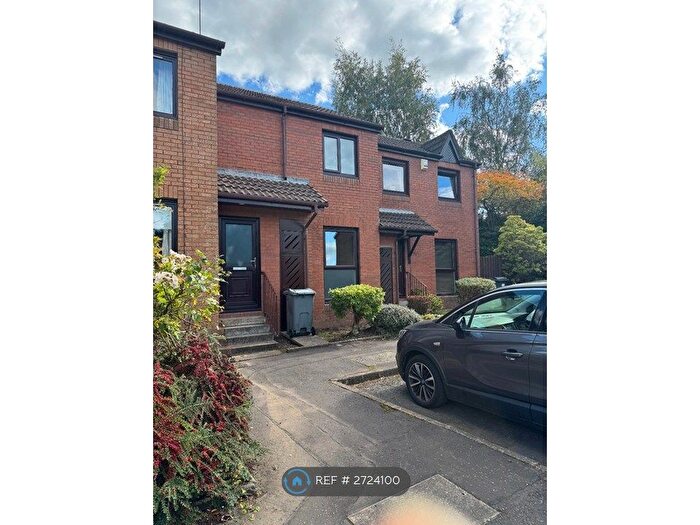2 Bedroom Semi-Detached House To Rent In Carleton Gate, Glasgow, G46