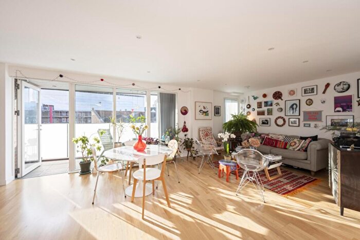 1 Bedroom Apartment To Rent In Appold Court, Godfrey Place, E2