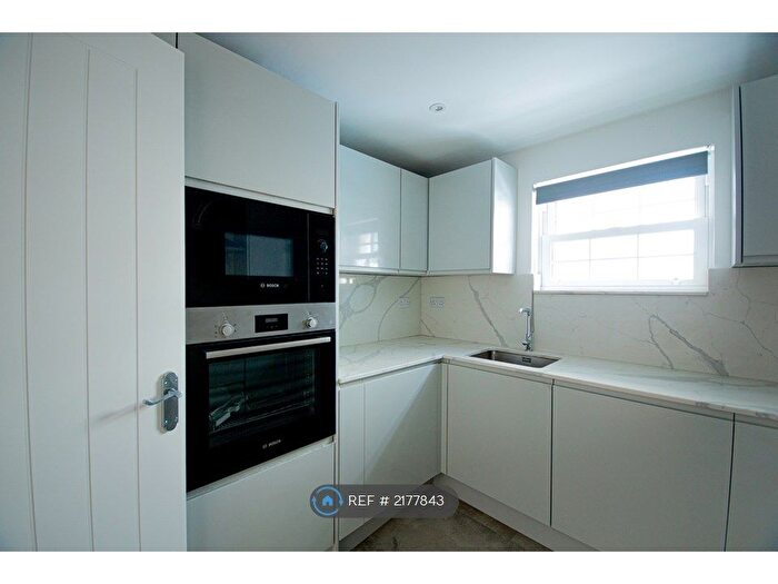 3 Bedroom Flat To Rent In Cave Road, London, E13