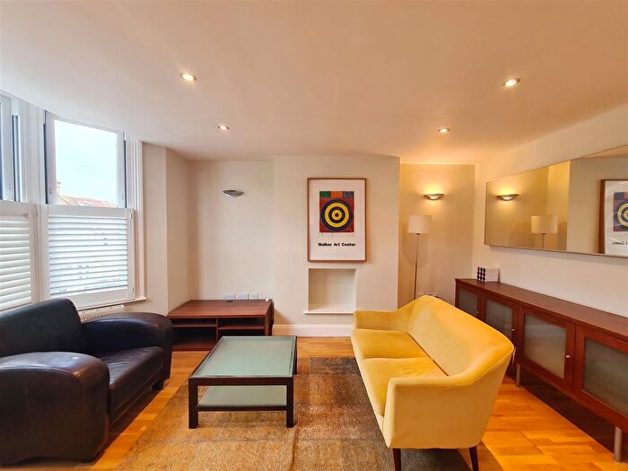 2 Bedroom Flat To Rent In Maplestead Road, London, SW2