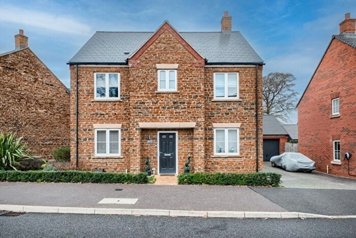 4 Bedroom Detached House For Sale In Thenford Way, Banbury, OX16