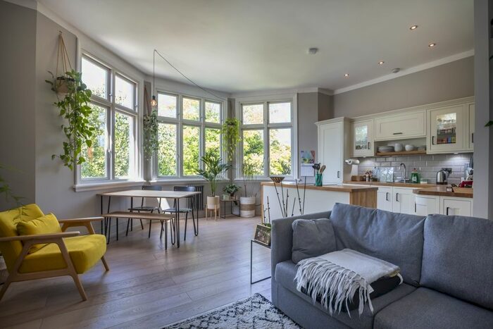 2 Bedroom Flat To Rent In Mapesbury Road, Mapesbury, London, NW2