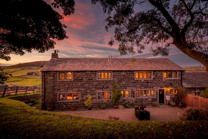 4 Bedroom Semi-Detached House For Sale In Balkram Edge Road, Halifax HX2