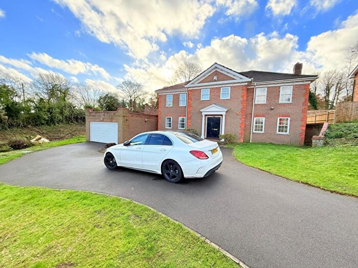 5 Bedroom Detached House To Rent In Woodlands, Gerrards Cross, SL9