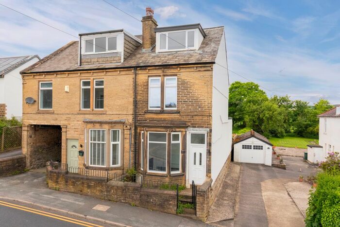 3 Bedroom Semi-Detached House For Sale In Otley Road, Eldwick, Bingley, West Yorkshire, BD16