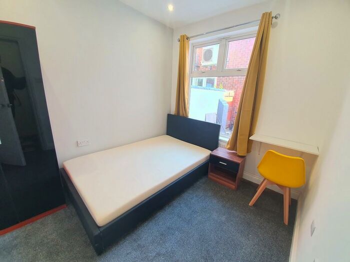 Studio To Rent In Lothair Road, Aylestone, Leicester, LE2