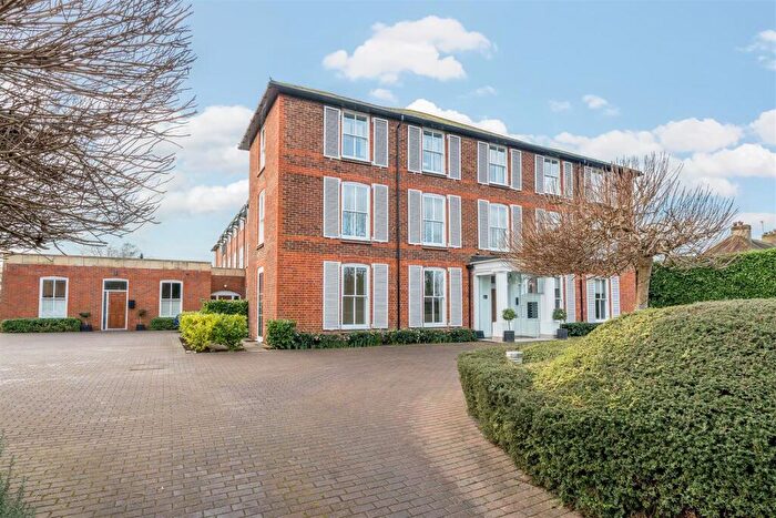 1 Bedroom Apartment For Sale In Newark Lane, Ripley, GU23