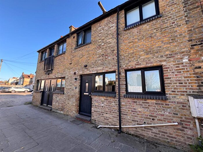 2 Bedroom Semi-Detached House To Rent In Leigh Hall Road, Leigh-On-Sea, SS9