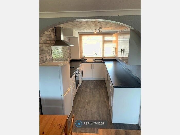 2 Bedroom Flat To Rent In Wren Hill, Brixham, TQ5