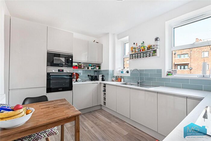 2 Bedroom Apartment For Sale In Hillrise Mansions, Warltersville Road, London, N19