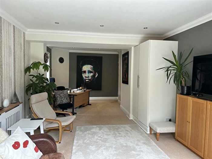 5 Bedroom Detached House For Sale In Botley Road, Chesham, HP5