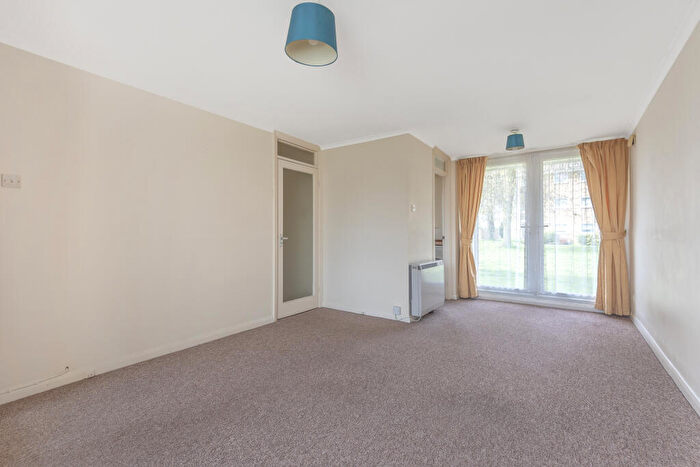 2 Bedroom Flat To Rent In Pulker Close, Cowley, OX4