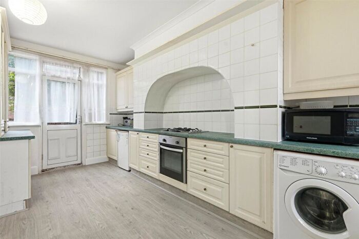 3 Bedroom Terraced House To Rent In Malam Gardens, London, E14
