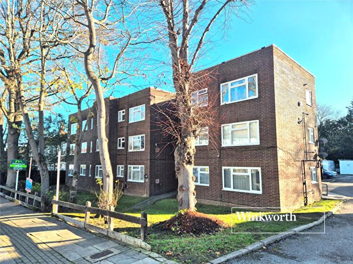 2 Bedroom Apartment For Sale In Leicester Road, New Barnet, EN5
