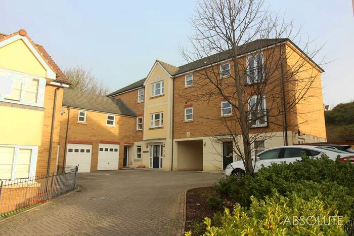 2 Bedroom Flat To Rent In Darwin Crescent, Torquay, TQ2