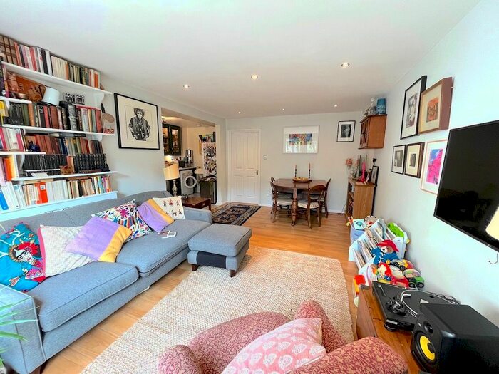 2 Bedroom Flat To Rent In Hertford Road, Hackney, London, N1