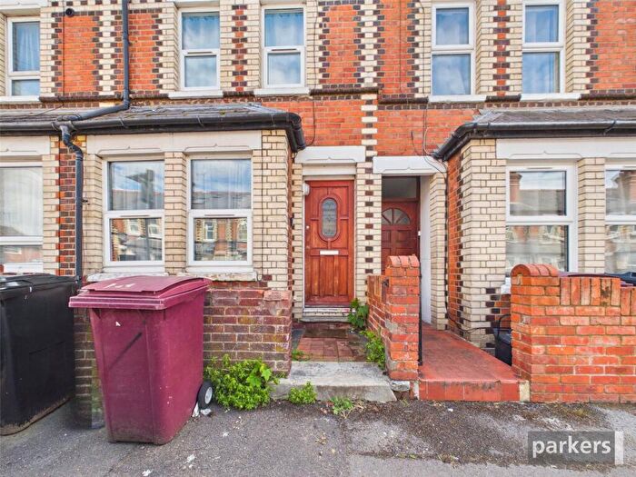 4 Bedroom Terraced House For Sale In Pitcroft Avenue, Reading, Berkshire, RG6