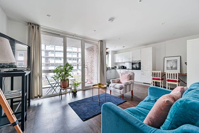 1 Bedroom Flat To Rent In Wadeson Street, Bethnal Green, London, E2