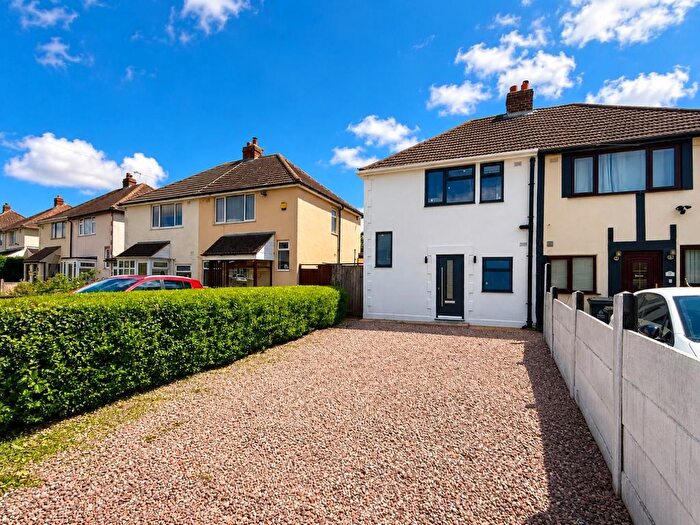 3 Bedroom Semi-Detached House For Sale In Norbury Avenue, Walsall, WS3
