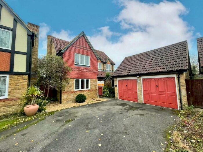4 Bedroom Detached House To Rent In Cranwell Close, Shenley Brook End, Milton Keynes, MK5