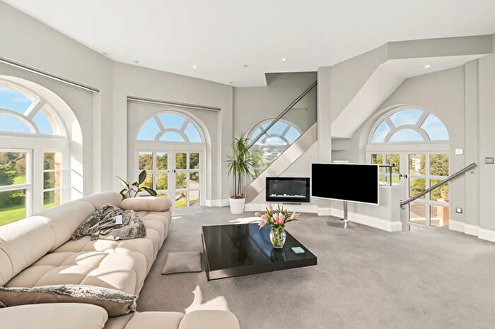 3 Bedroom Flat To Rent In The Dome, Princess Park Manor, Royal Drive, N11