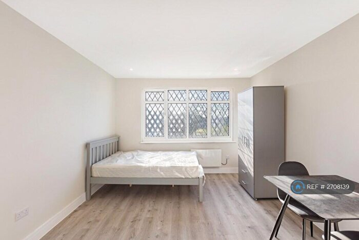 Studio To Rent In Taunton Close, Sutton, SM3