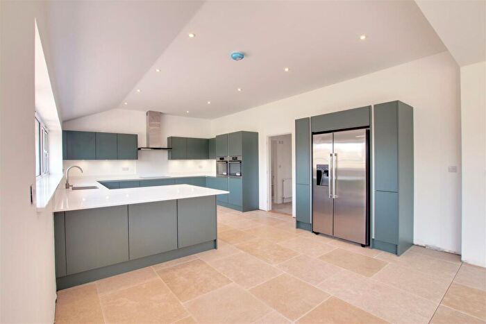 5 Bedroom Detached House For Sale In Parkhall Road, Somersham, PE28