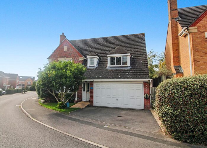 4 Bedroom Detached House For Sale In Woodavon Gardens, Thatcham, RG18
