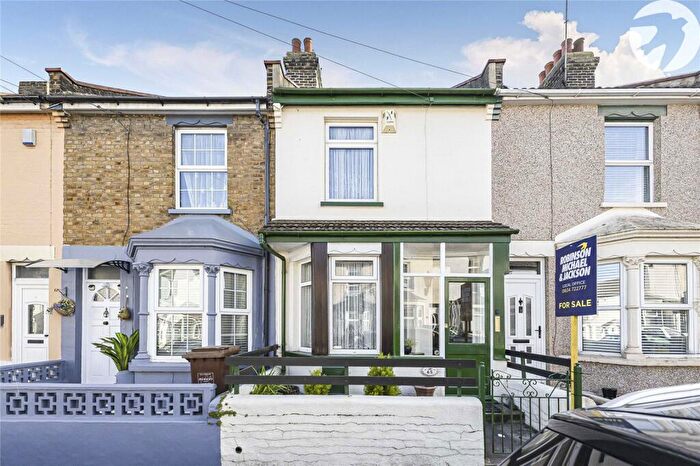 2 Bedroom Terraced House For Sale In Bingham Road, Rochester, Kent, ME2