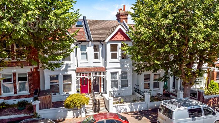 3 Bedroom Terraced House For Sale In Hythe Road, Brighton, BN1