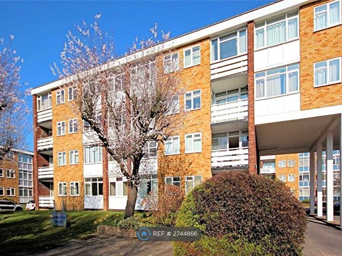 2 Bedroom Flat To Rent In Radstone Court, Woking, GU22