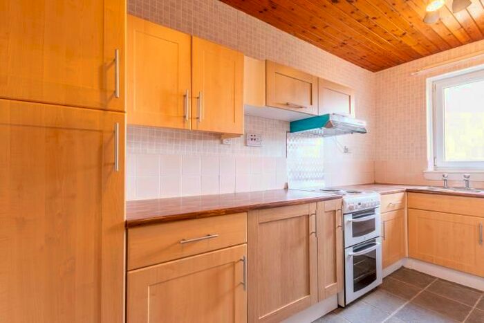 3 Bedroom Flat To Rent In West Pilton Rise, Pilton, Edinburgh, EH4