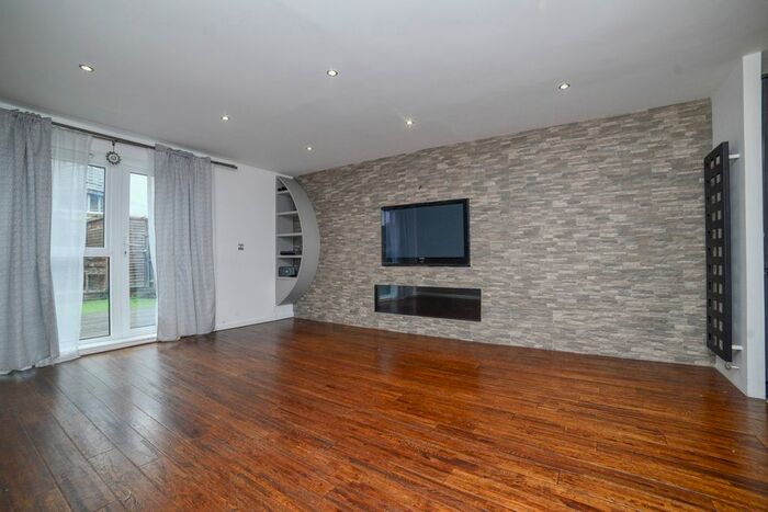 3 Bedroom End Of Terrace House To Rent In Bramhope Lane, Greenwich, London, SE7