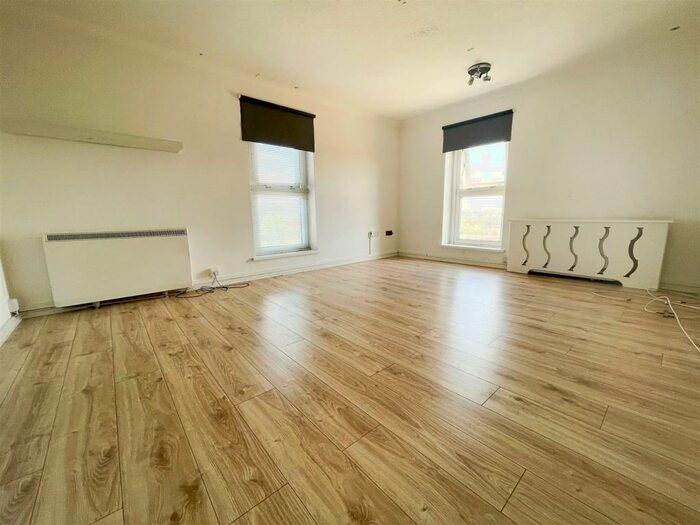 2 Bedroom Flat To Rent In Jesmond Road, Grays, RM16