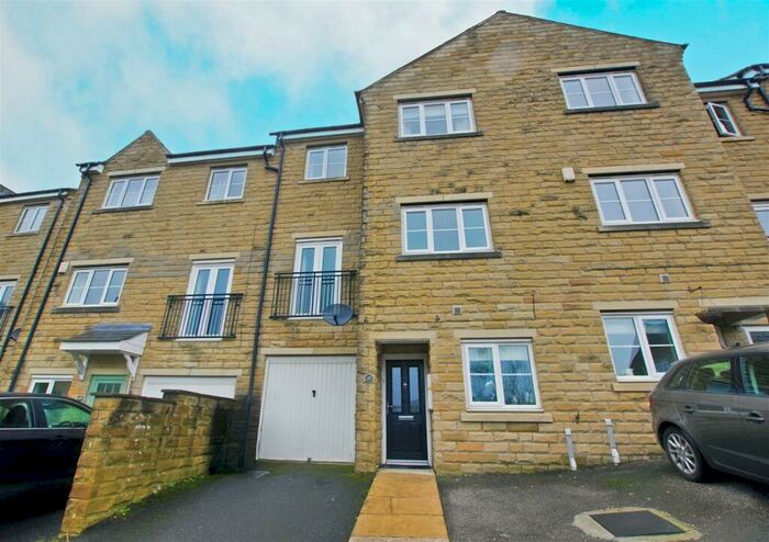 4 Bedroom Town House For Sale In Rylands Park, Ripponden, Sowerby Bridge, HX6