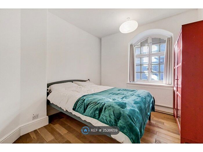 2 Bedroom Flat To Rent In Hogarth House, London, SW1P